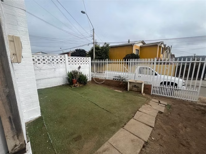 Casa en venta de 3 dorm. en Santo Domingo