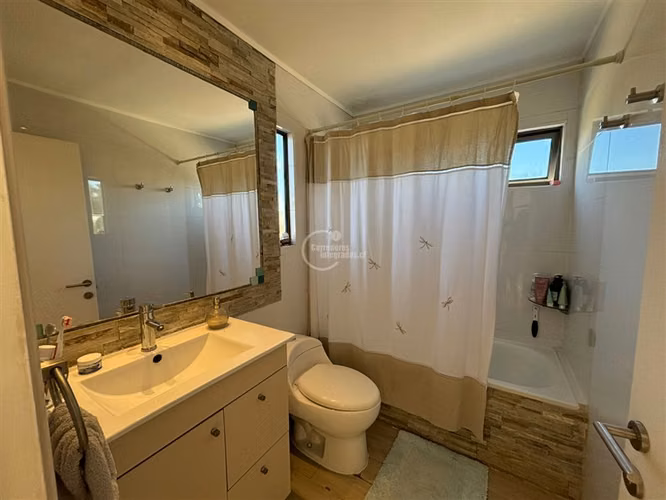 Casa en venta de 4 dorm. en Santo Domingo