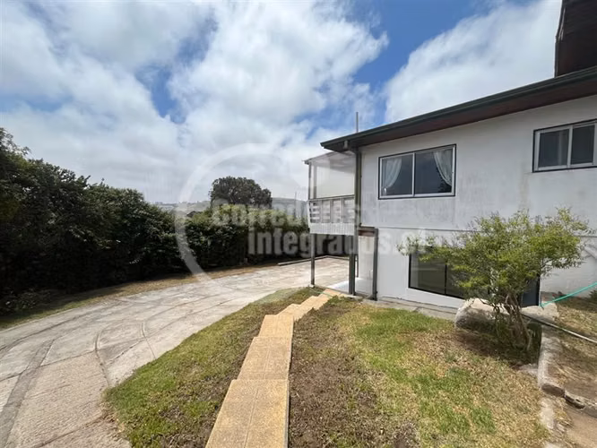 Casa en venta de 5 dorm. en Santo Domingo