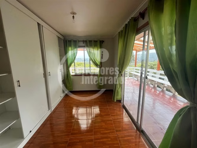 Casa en venta de 5 dorm. en Santo Domingo