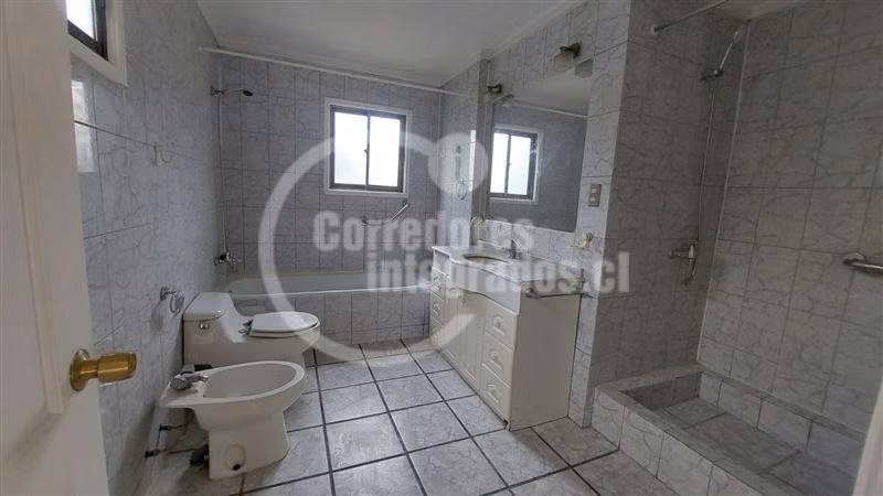 Excelente casa en venta de 5 dormitorios en Santo Domingo