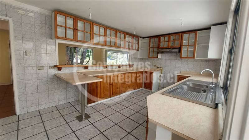 Excelente casa en venta de 5 dormitorios en Santo Domingo