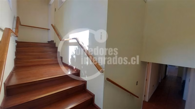 Excelente casa en venta de 5 dormitorios en Santo Domingo