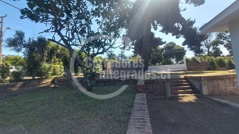 Excelente casa en venta de 5 dormitorios en Santo Domingo