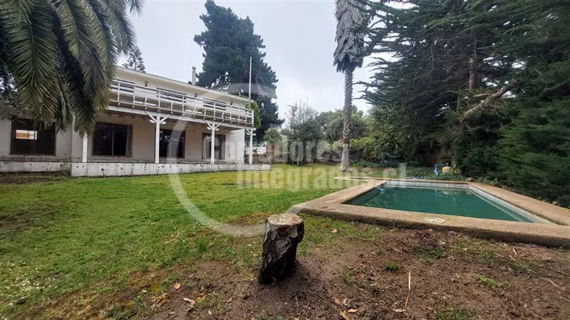 Excelente casa en venta de 5 dormitorios en Santo Domingo