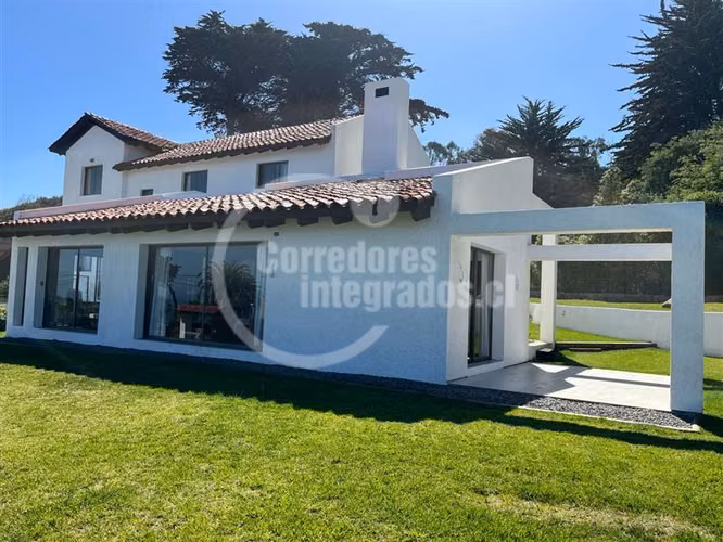 Casa en venta de 6 dorm. en Santo Domingo