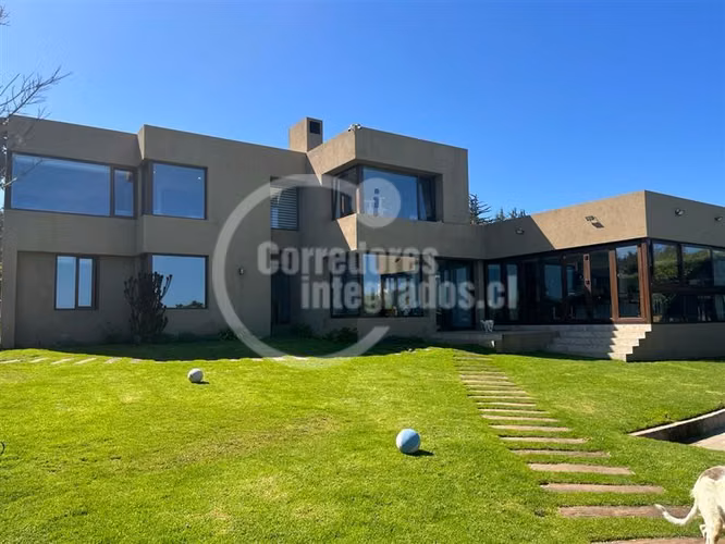 Casa en venta de 6 dorm. en Santo Domingo