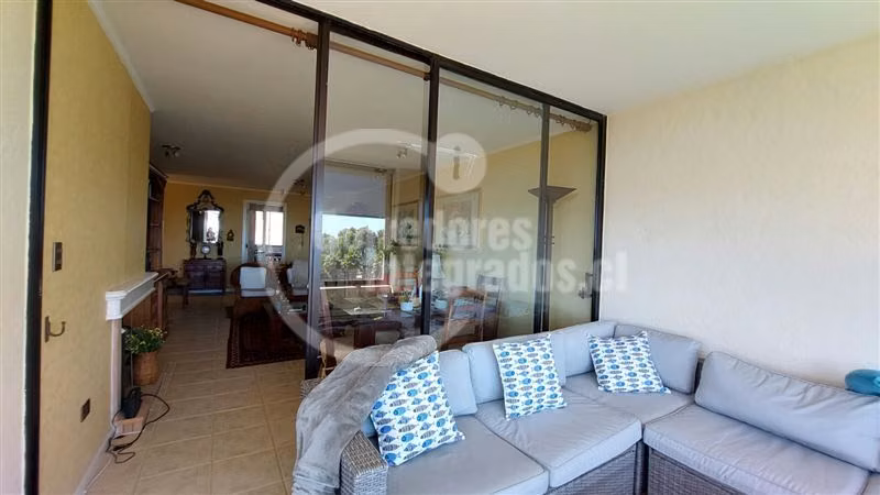 Departamento en arriendo de 3 dormitorios. en Santo Domingo