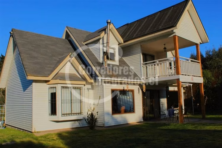 Casa en venta de 4 dorm. en Santo Domingo