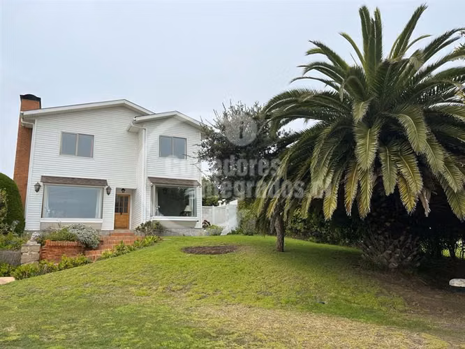 Casa en venta de 6 dorm. en Santo Domingo