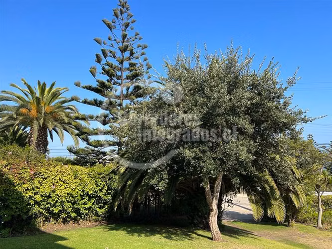 Casa en venta de 6 dorm. en Santo Domingo