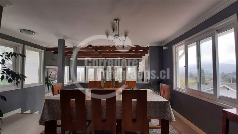 Casa recién remodelada en venta de 4 dorm. en Santo Domingo
