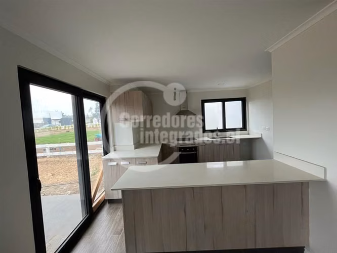 Casa en venta de 3 dorm. en Santo Domingo