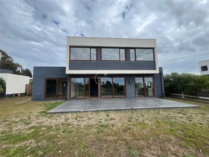 Casa en venta de 3 dorm. en Santo Domingo - Imagen 4