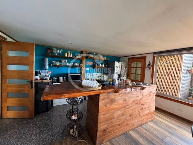 Casa en venta de 9 dorm. en Santo Domingo