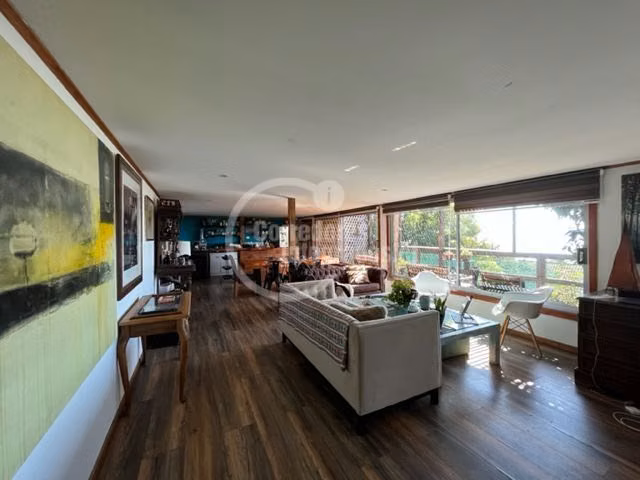 Casa en venta de 9 dorm. en Santo Domingo