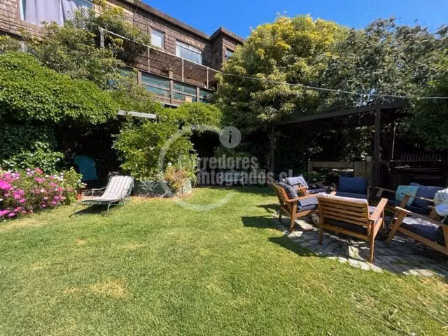 Casa en venta de 9 dorm. en Santo Domingo