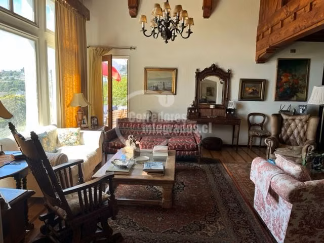Casa en venta de 9 dorm. en Santo Domingo