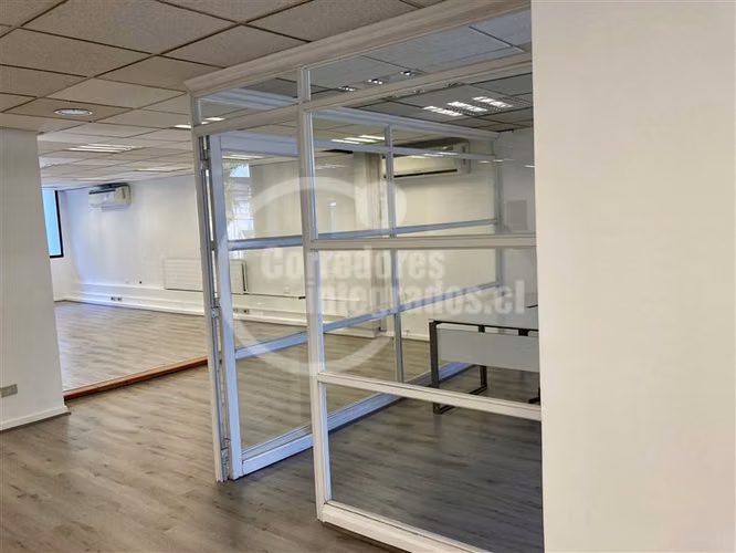 Oficina en arriendo Barrio el Golf 250 m2