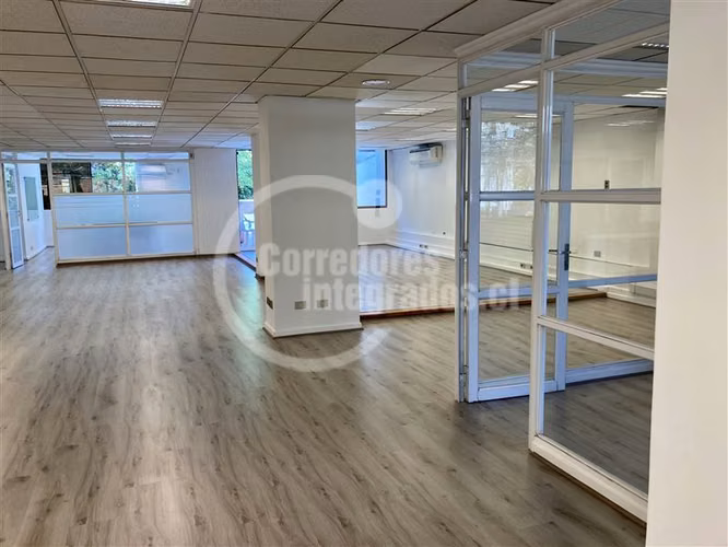Oficina en arriendo Barrio el Golf 250 m2