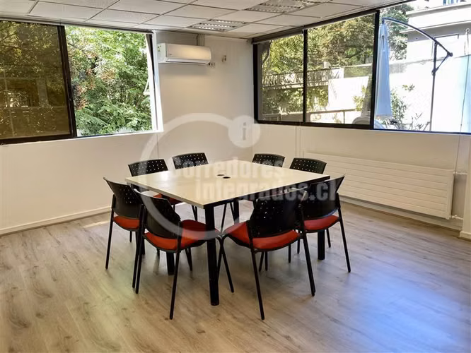 Oficina en arriendo Barrio el Golf 250 m2