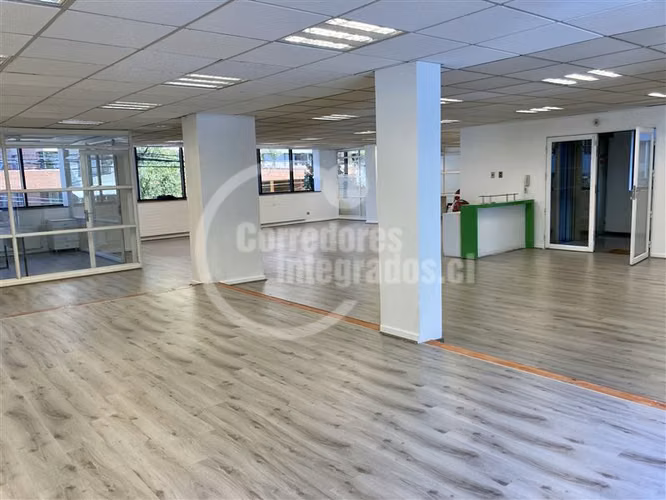 Oficina en arriendo Barrio el Golf 250 m2