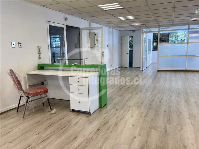 Oficina en arriendo Barrio el Golf 250 m2
