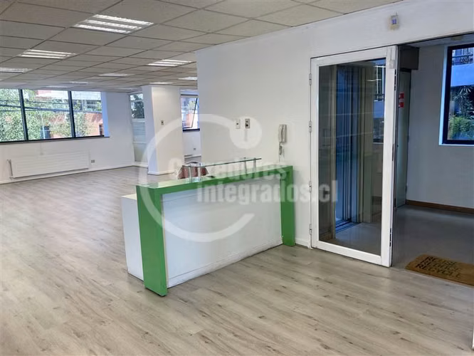 Oficina en arriendo Barrio el Golf 250 m2