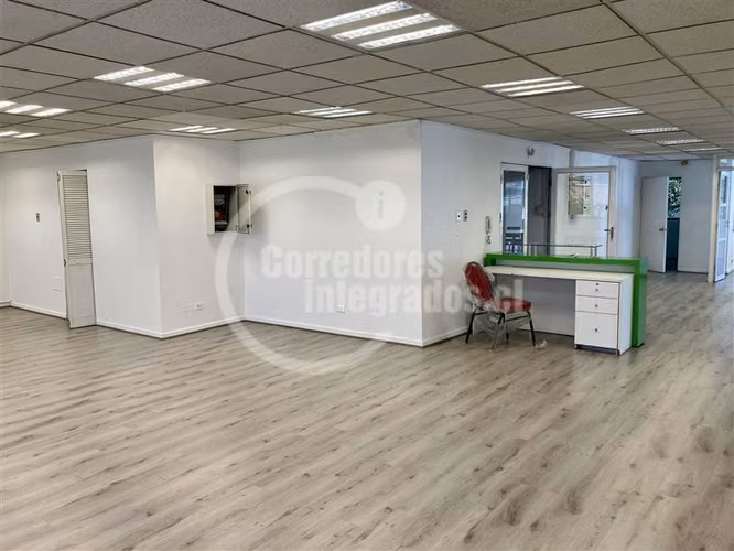 Oficina en arriendo Barrio el Golf 250 m2