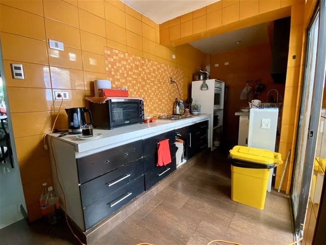 Casa en venta 5 dorm. en Ñuñoa, precioso jardín, remodelada