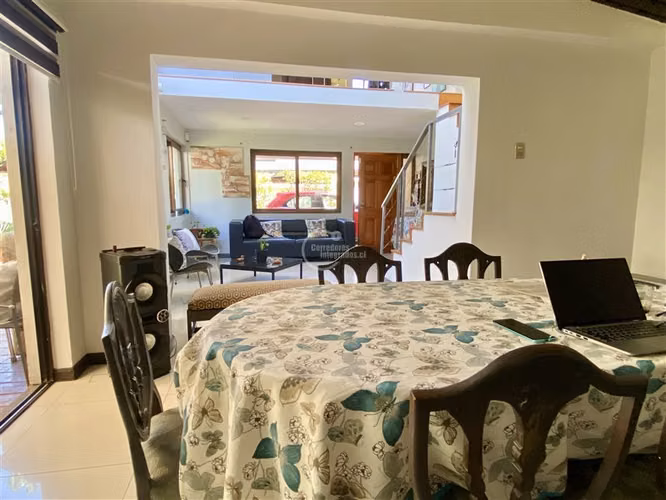 Casa en venta 5 dorm. en Ñuñoa, precioso jardín, remodelada