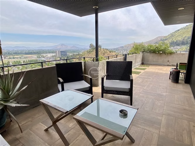 Casa venta 4 dorm. en C. Empresarial Huechuraba Condominio