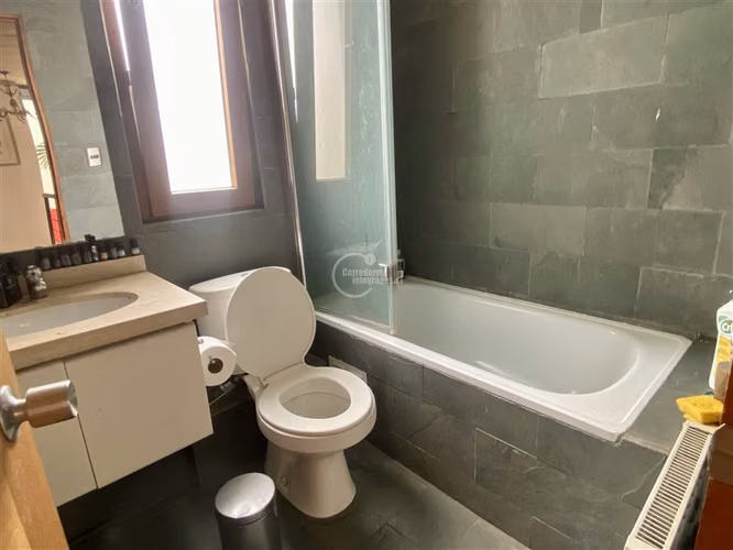 Casa venta 4 dorm. en C. Empresarial Huechuraba Condominio