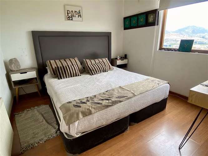 Casa venta 4 dorm. en C. Empresarial Huechuraba Condominio