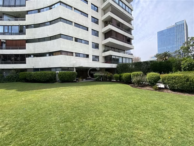 Departamento en venta de 4 dorm. en Vitacura Espectacular
