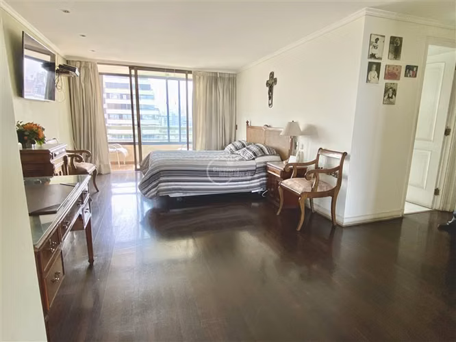 Departamento en venta de 4 dorm. en Vitacura Espectacular