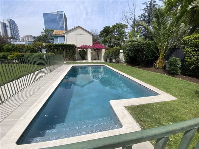 Departamento en venta de 4 dorm. en Vitacura Espectacular