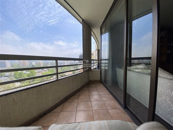 Departamento en venta de 4 dorm. en Vitacura Espectacular