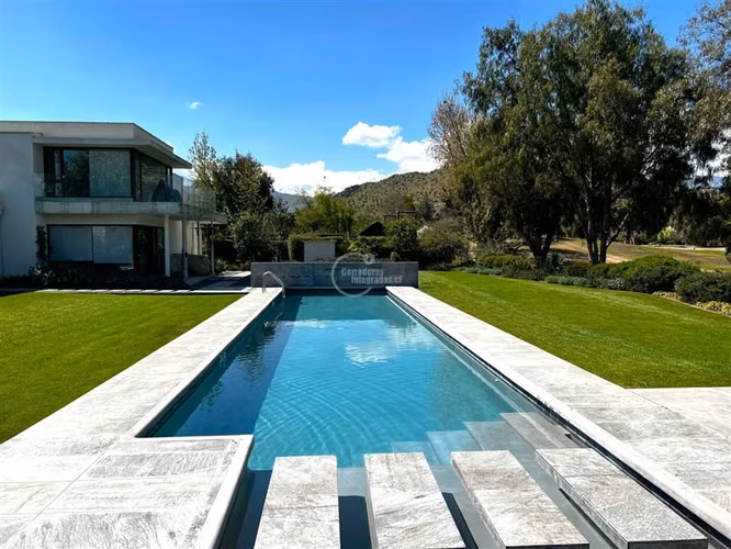 Casa en venta de 5 dorm. en Las Brisas de Chicureo Colina