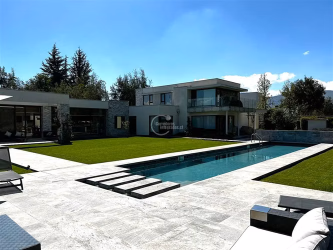 Casa en venta de 5 dorm. en Las Brisas de Chicureo Colina