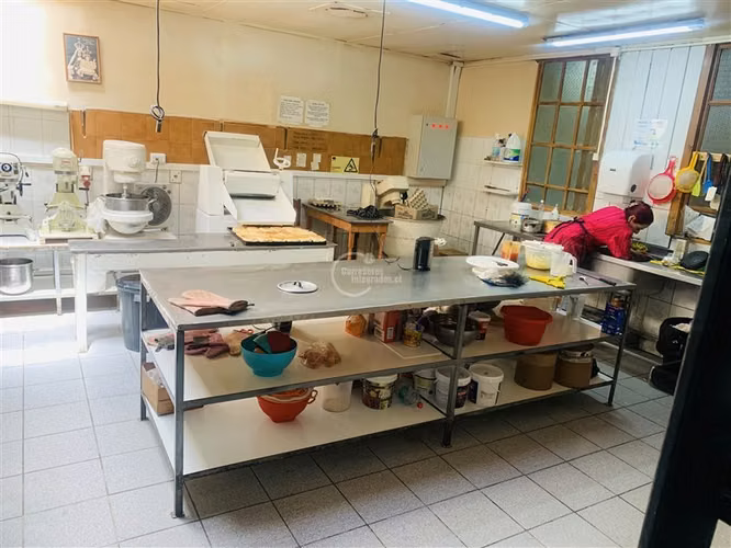 Casa con negocio en funcionamiento en venta en Puerto Varas