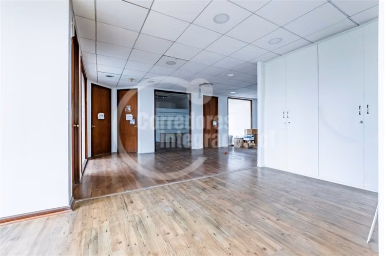 Oficina en venta en Huechuraba C.Empresarial 291m2 6 Estac