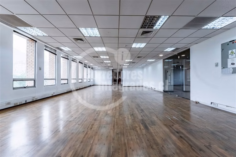 Oficina en venta en Huechuraba C.Empresarial 291m2 6 Estac