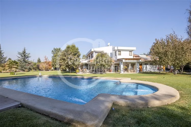 Casa en venta en Colina Chicureo ESPECTACULAR