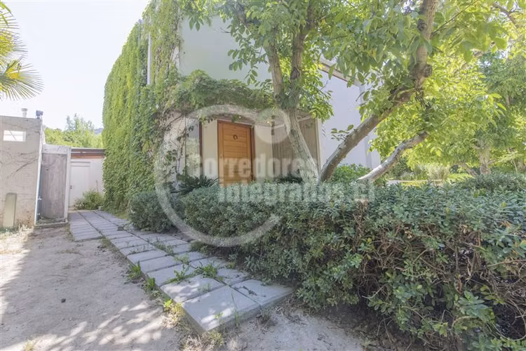 Casa en venta en Pirque Espectacular