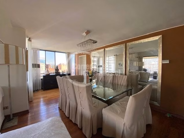 Departamento en Venta Penthouse Duplex 6 dorm. en Vitacura