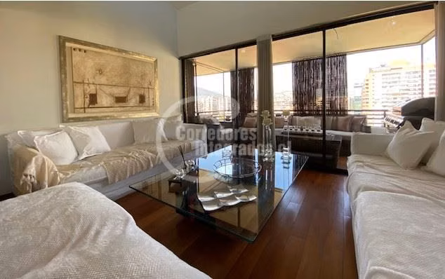 Departamento en Venta Penthouse Duplex 6 dorm. en Vitacura