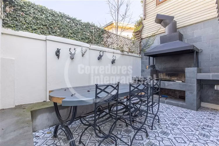 Casa en venta 5 Dormitorios en Barrio El Golf, Las Condes