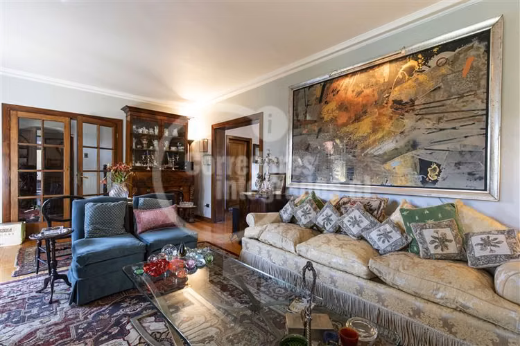 Casa en venta 5 Dormitorios en Barrio El Golf, Las Condes