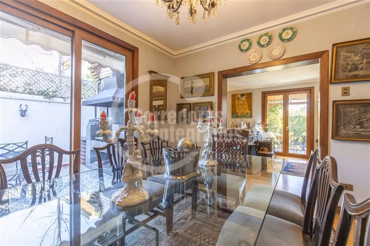 Casa en venta 5 Dormitorios en Barrio El Golf, Las Condes